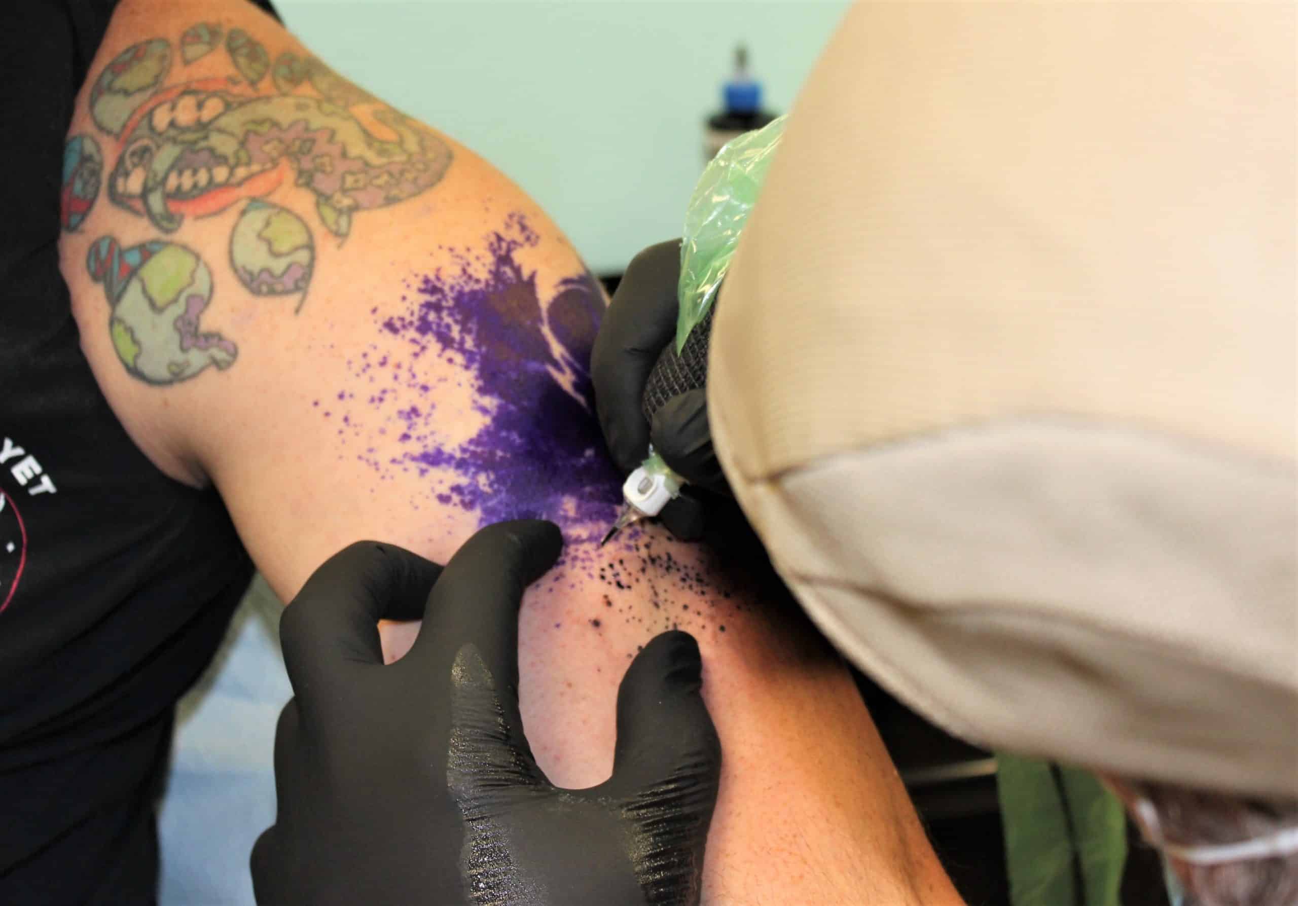 Tattoo-Künstler-Tinte