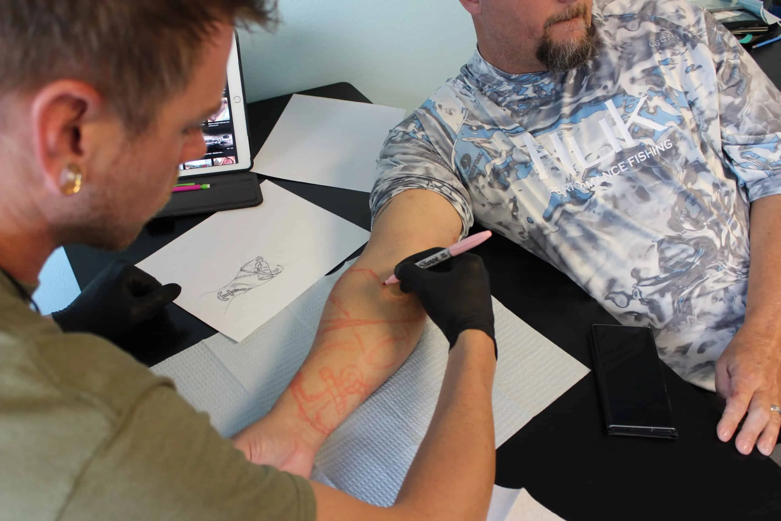 tattoo student outlining tattoo