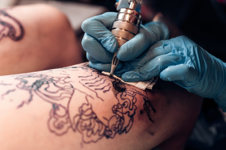 8 Key Traits All the Best Tattoo Artists Have In Common