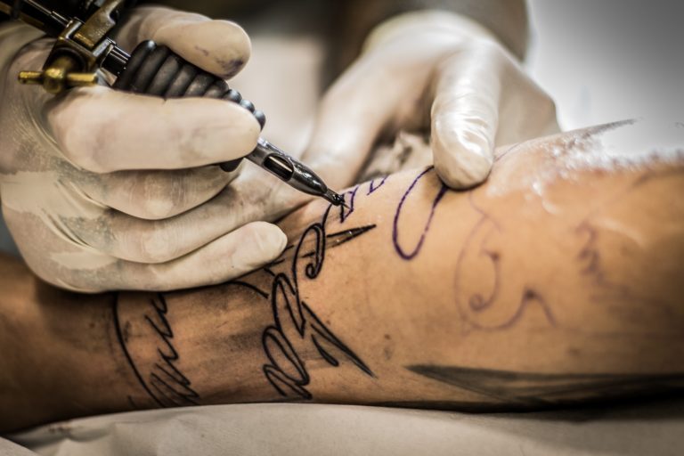 Tattoo Artist Bedside Manner: 10 Tips to Improve Client Comfort